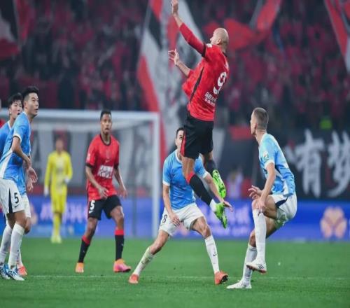 中超揭幕戰(zhàn)！判罰爭議+閃電破門+賽季首紅，成都蓉城51逆轉取勝