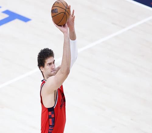 面對弱旅確實效果不錯，但接下來快船內(nèi)線老將還會面臨更大的挑戰(zhàn)