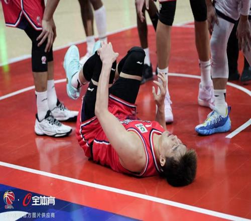 郭艾倫最新傷情報告！左膝前交叉韌帶斷了，提前賽季報銷，太慘了