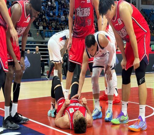 前交叉韌帶斷了！郭艾倫深夜回應，職業生涯轉折，感人4字齊刷屏