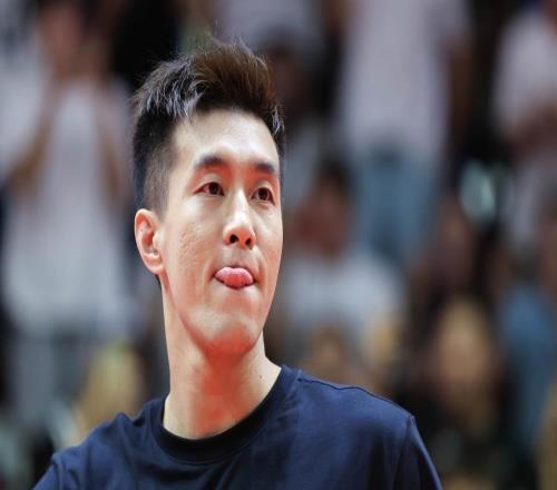 體壇聯(lián)播熱刺1比3水晶宮遭遇五連敗，郭艾倫前叉韌帶斷裂