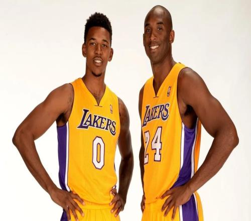 尼克楊：字母哥復(fù)出托馬斯就得蹲底角，就像當(dāng)年我在科比身邊