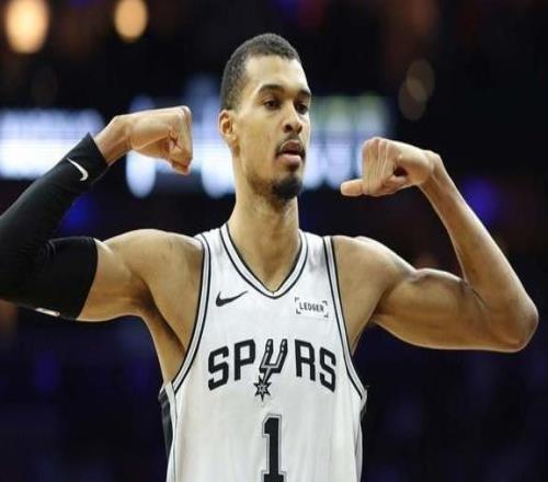 三節(jié)打卡！文班狂轟38+16錘爆東部第一，馬刺又起飛了