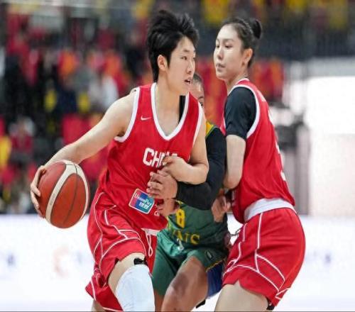 領(lǐng)先20分險翻車！女籃驚魂逆轉(zhuǎn)，宮魯鳴換人遭質(zhì)疑