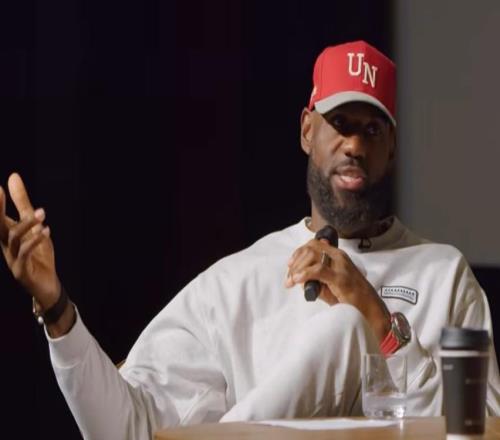 詹姆斯：沒人比我更嚴(yán)于律己，季后賽我會關(guān)手機(jī)沒人找得到我