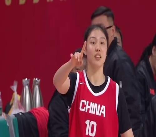 拒絕逆轉(zhuǎn)！女籃6分險勝巴西隊(duì)，大寶貝爆發(fā)獨(dú)砍17+7，張子宇11+3