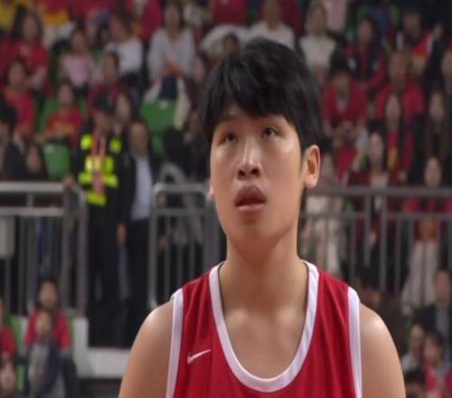 隨著一場6分險(xiǎn)勝，中國女籃再次擊敗巴西！劉禹彤17分+張子宇11分