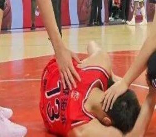 郭艾倫前叉韌帶斷裂，這傷太致命，真心盼他挺住！