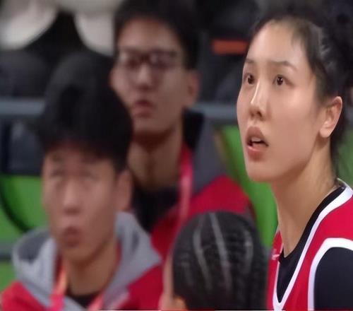 女籃兩連勝我卻開心不起來(lái)！青黃不接的后衛(wèi)線，宮魯鳴也無(wú)計(jì)可施