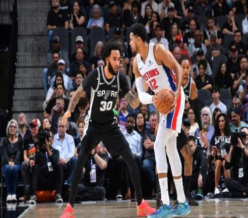 文班38+16+5帽歷史第二馬刺大勝活塞福克斯29分坎寧安26+8