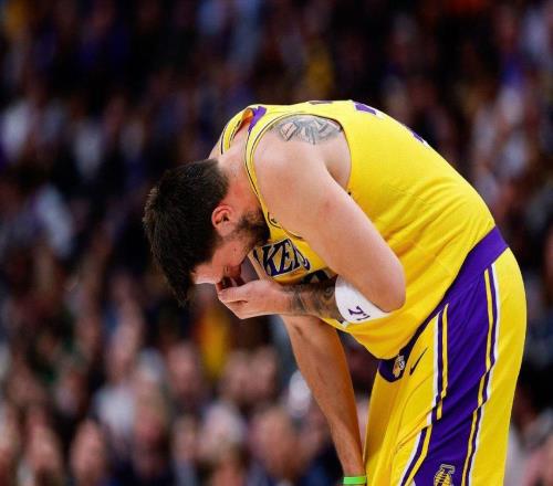 禁賽又近了一步，裁判解釋湖人隊(duì)東契奇技術(shù)犯規(guī)的來龍去脈