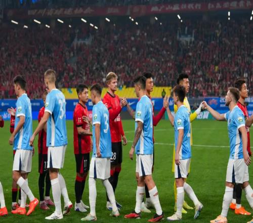 41219人觀戰(zhàn)！蓉城5球大勝迎中超開門紅，揭幕戰(zhàn)紅牌成主角引熱議