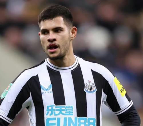 曼聯(lián)1億鎊挖角紐卡核心！卡塞米羅親自推薦，喜鵲急談續(xù)約