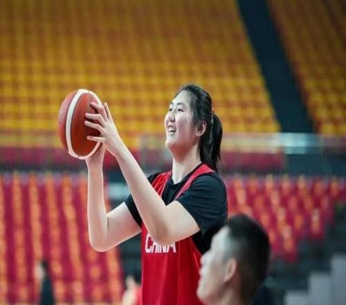 19點30分中巴女籃二番戰(zhàn)打響！張子宇劉禹彤爭名額，宮魯鳴煩惱了