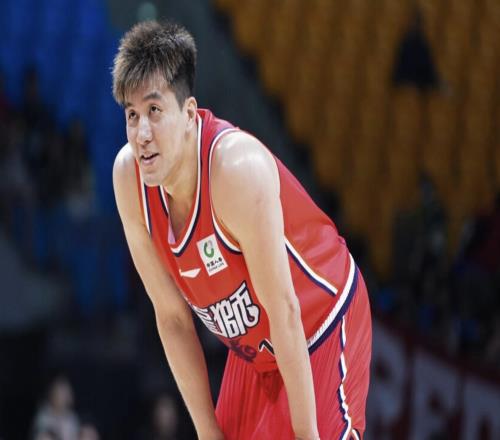 媒體人：中國籃球歷史上第一位美式后衛(wèi)的生涯可能要結(jié)束了