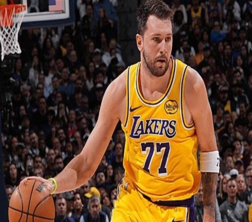 逆轉(zhuǎn)失??！湖人3連勝終結(jié)！詹皇破歷史第一紀(jì)錄，東契奇空砍27分