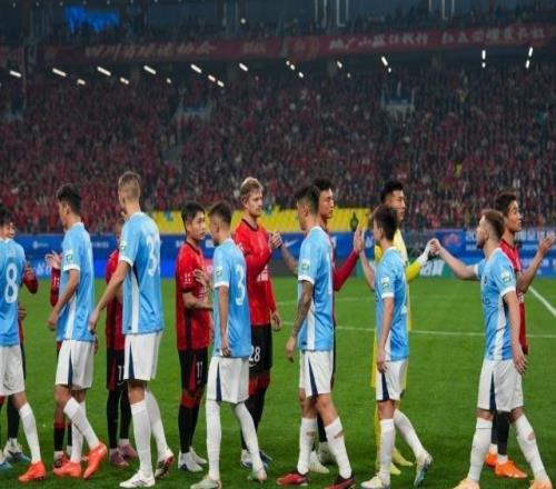 中超揭幕戰(zhàn)蓉城5比1新鵬城席爾瓦兩球姜至鵬染紅