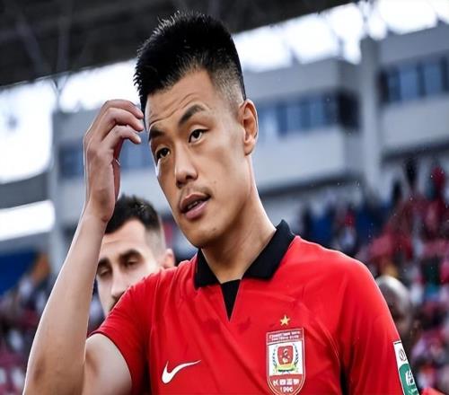 亞泰跟譚龍齊名的本土中鋒離隊(duì)，將直接去大連踢中乙，已官宣確認(rèn)