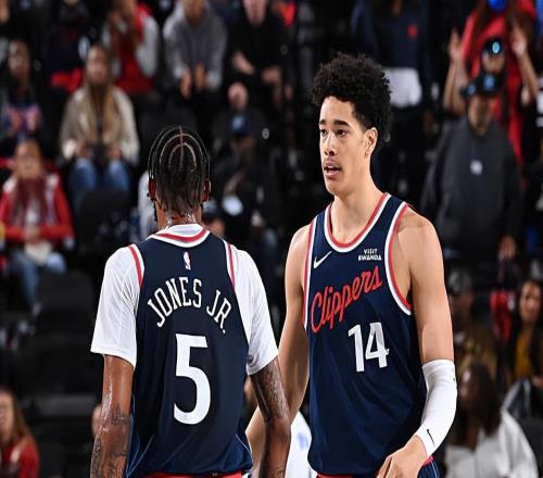 疑似遇到了不小的傷病，快船內(nèi)線新秀可能會面臨長期缺陣的情況