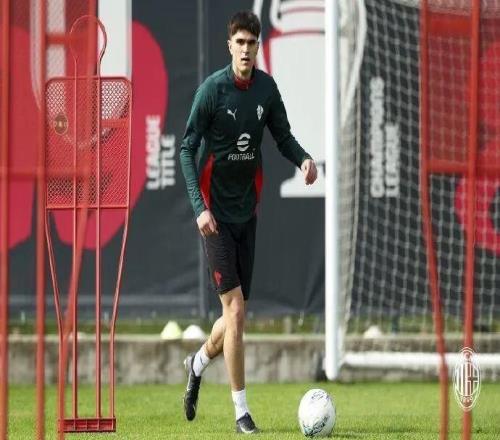 記者丨巴特薩吉參加合練