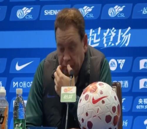斯盧茨基：對球隊(duì)下半場的表現(xiàn)略有不滿，因注意力不集中丟球