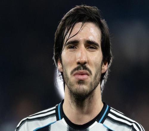 紐卡標(biāo)價(jià)1億歐！意媒：阿森納加入托納利爭(zhēng)奪，曼聯(lián)或被再次截胡