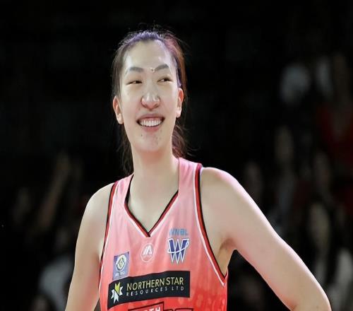 4大中鋒成宮魯鳴殺招！2.26米張子宇超穩(wěn)定李月汝韓旭世界最頂級