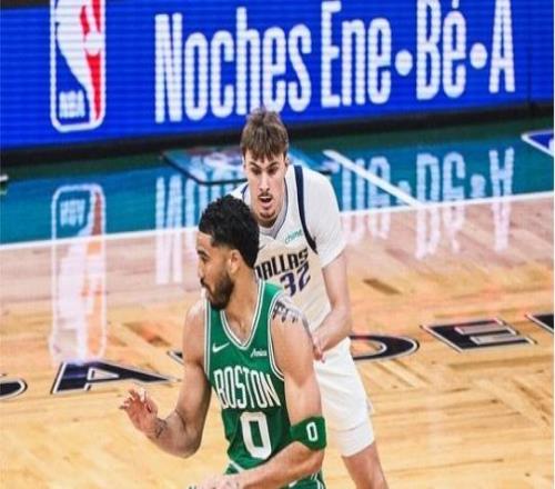 塔圖姆時(shí)隔298天復(fù)出：轟準(zhǔn)三雙秀勁爆補(bǔ)扣引5人15+大勝?zèng)_冠