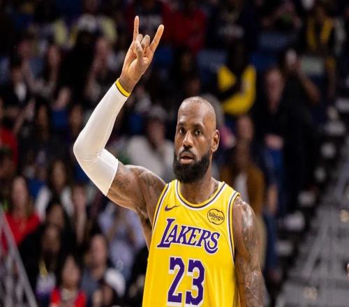 詹姆斯今年是否會(huì)退役韋德：我覺(jué)得不會(huì)，他還能再多打兩年