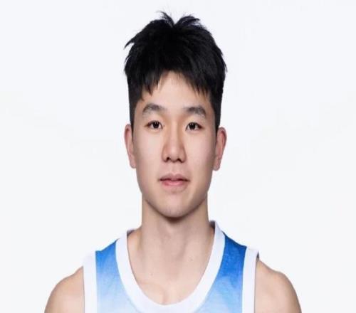 星銳賽三大驚喜！陳家政統(tǒng)治攻守，張陳治鋒主導(dǎo)籃下，石奎展?jié)摿? />
<div   id=