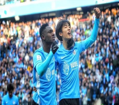 馬萊萊反戈申花！4分鐘閃擊，轟零度角世界波，瘋狂滑跪慶祝