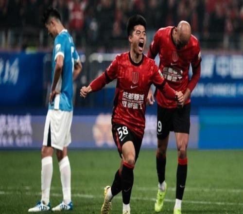 姜至鵬生日染紅，深圳新鵬城敗走鳳凰山，中超戲劇性十足揭幕