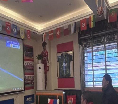 重慶球迷滿意銅梁龍客場拿分，向余望父親期待兒子中超首球