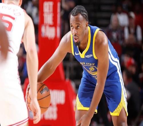 在父老鄉(xiāng)親面前充分證明了自己！勇士后場新秀簡直是打爆了火箭