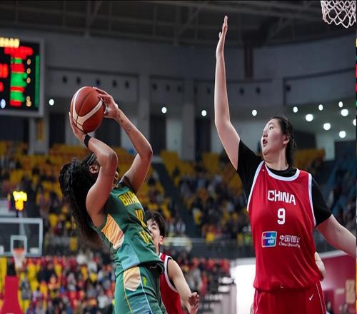 唉，4失誤，明日之星淪為失誤王，沒籃板沒防守，宮魯鳴該棄她了