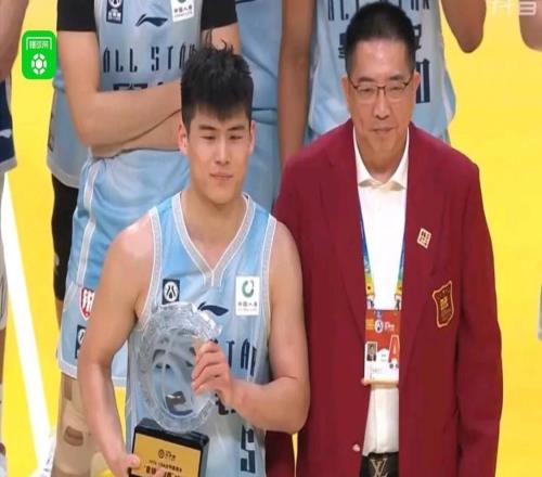 新秀挑战赛星锐队9476大学生联队，陈家政26分获MVP，张陈治锋17+11