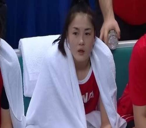 7266又險遭翻盤！宮魯鳴太固執(zhí)，2大短板不解決！中國女籃走不遠(yuǎn)