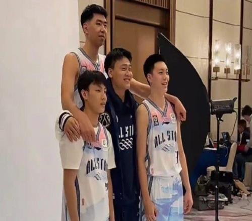 CBA全明星歡樂(lè)多！廣東四將重聚，徐杰怒吼張鎮(zhèn)麟胡明軒模仿杜鋒