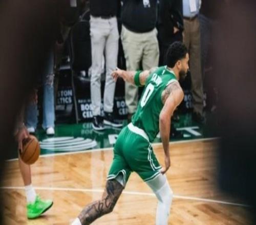 跟腱大傷&時(shí)隔298天復(fù)出，塔圖姆取15分12板7助，正負(fù)值+20