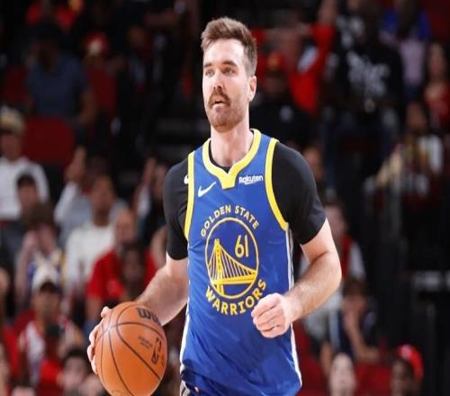 轉正后的表現真是非常糟糕，勇士替補控衛簡直是被火箭打爆了