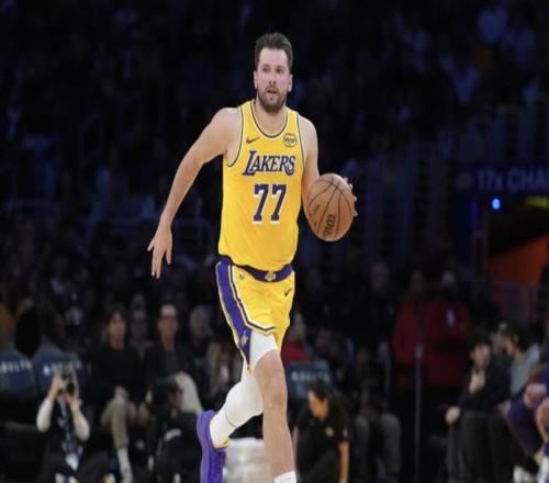 東契奇：比賽中有情緒是因?yàn)樘脍A，我只是想打自己的比賽