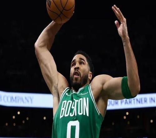 詹姆斯都發(fā)文致敬！他跟腱斷裂歸來，首秀就轟15+12+7！