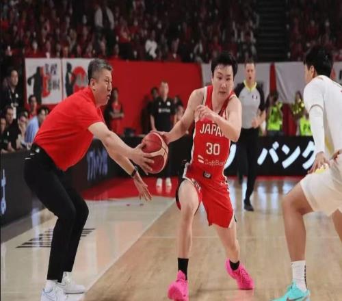 最佳防守！郭士強承認在對日本男籃的比賽中“搶斷”了對手