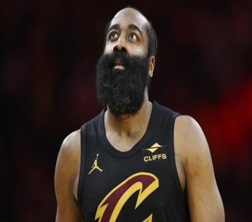 17年無冠！哈登直言騎士爭冠還很遙遠(yuǎn)：健康運(yùn)氣缺一不可