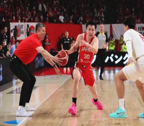 郭士强承认了！日本媒体称中国男篮胜之不武，或向国际篮联上诉