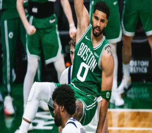 首秀15分12籃板7助攻！塔圖姆發(fā)揮神勇，復出就炸了