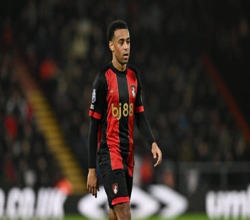 曼聯(lián)中場(chǎng)新組思路來：梅努B費(fèi)續(xù)約觀望未來，櫻桃攔截人進(jìn)入視野