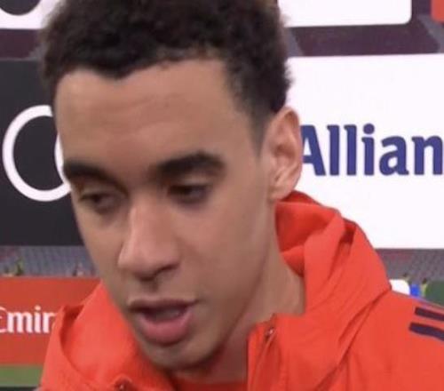 穆西亞拉：雅克松當(dāng)時(shí)也想罰點(diǎn)球，不過最后球隊(duì)決定由我來踢