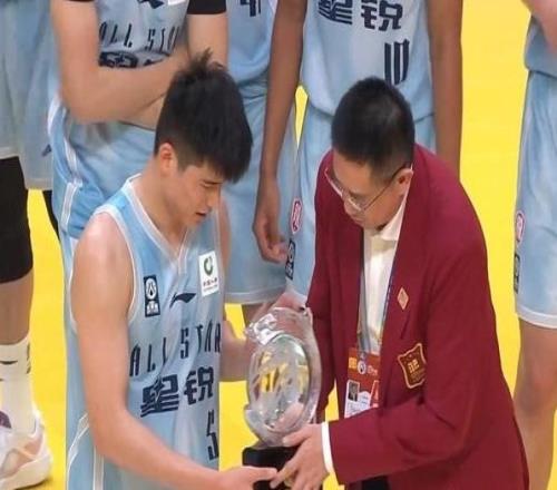 實至名歸！陳家政三分6中4得到26+6+4榮膺星銳賽MVP
