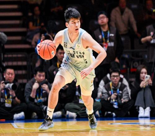 17中10轟26分拿MVP，杜鋒卻不給機(jī)會！球迷：完全可以取代張文逸